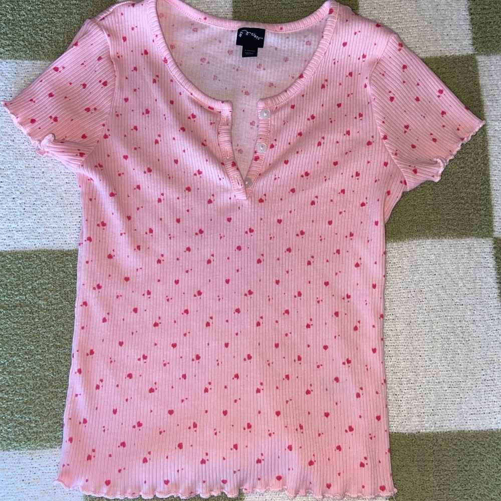 Super cute lettuce trim top